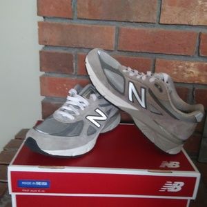 New Balance's 990v5 Running shoes, size 8